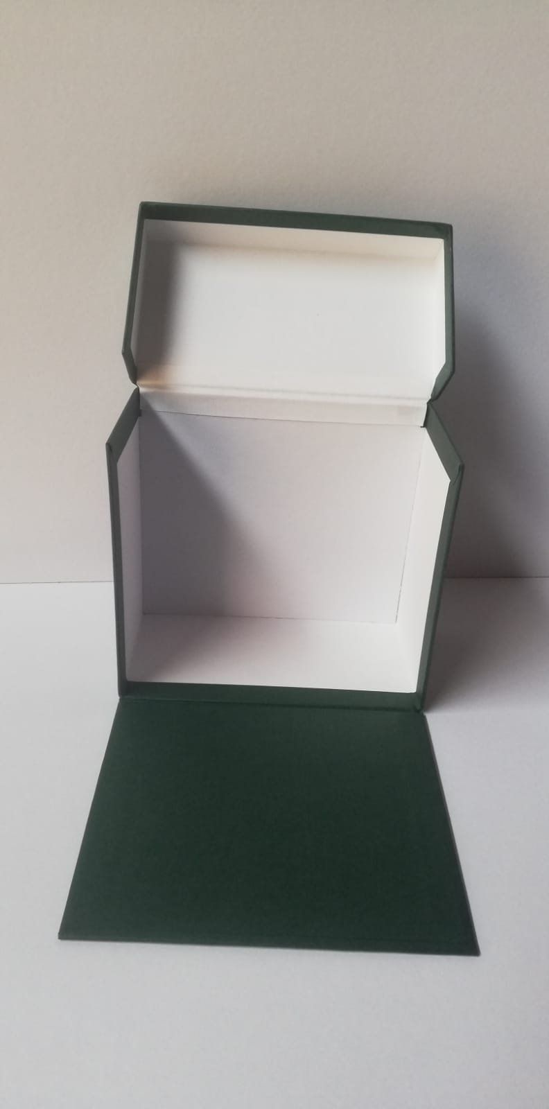 Caixa estoig amb lateral abatible