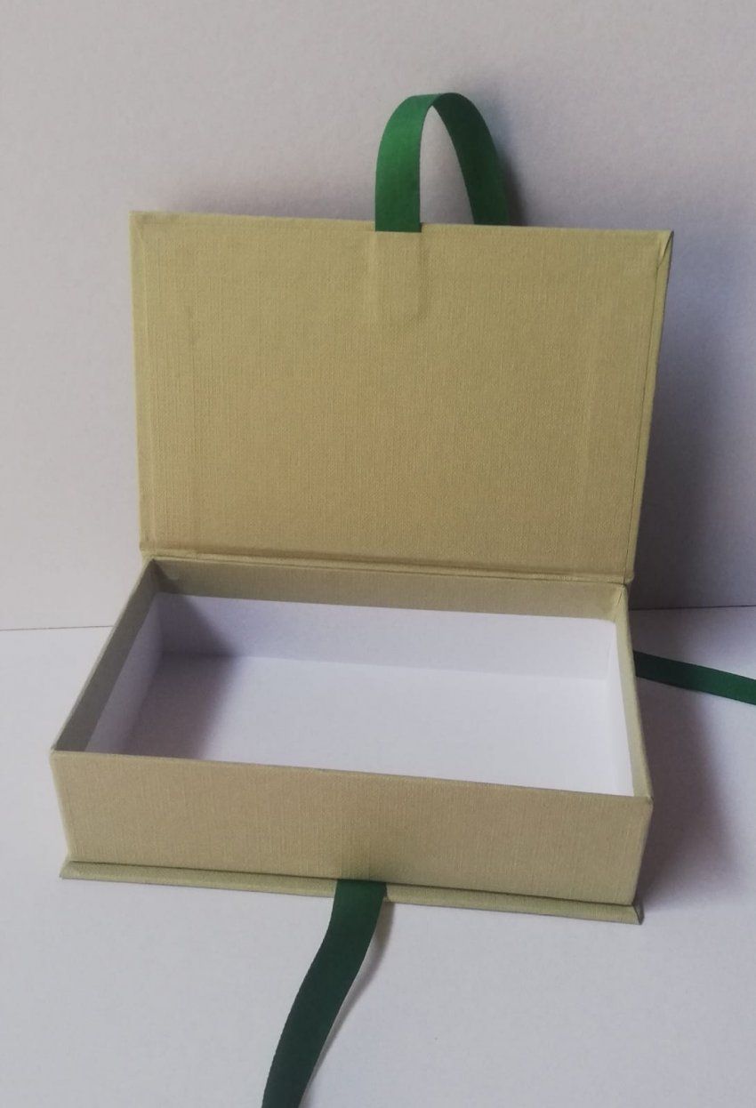 Caja libro cierre cinta