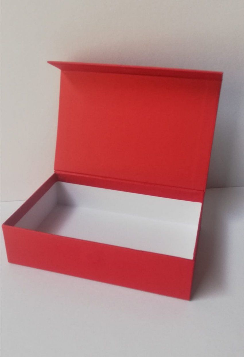 Caja estuche con imán